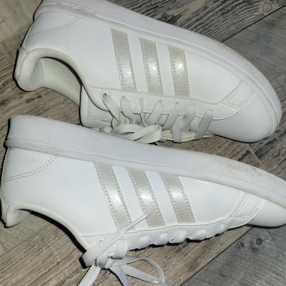 Adidas Grand Court Sneaker in White Iridescent